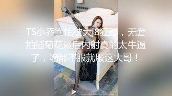  极品圆润美臀小少妇居家夫妻啪啪，跪着按头深喉插嘴，开档黑丝翘起大屁股后入