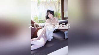 邻居家三姐妹和她妈妈洗澡全部被我偷拍,回家对着三姐妹一人撸了一发 (1)