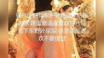   足交界的一股清流，完美展示了女孩的好奇心、端起鸡巴仔细揣摩，眼里放光，心里乐开花儿！