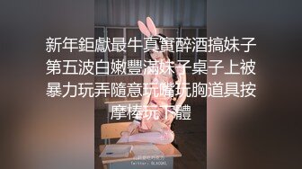 高颜值外围小姐姐温柔体贴身材好大叔沙发上抠摸狂插肆意玩弄