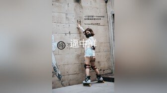 极品身材漂亮嫩妹【国宝】小逼逼一线天 丁字小内内都嵌在逼里了，聊一会儿骚小穴里就开始有淫水，美乳又大又粉!