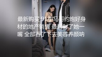 长相不错的女友和男友在被窝中调情，挑逗男友口交吃鸡鸡做爱