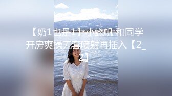 网红餐厅偷拍穿着白色性感内裤的小美女 坐又不敢坐只好半蹲着尿