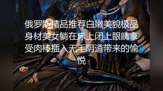 十月最新魔手外购精品厕拍《顶级颜值》美女呕吐大号牛仔裤美女嘘嘘完把两根手指头深深插进了喉咙里抠