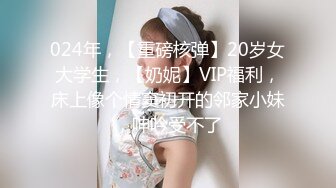 網吧包間爆艹網瘾少女,我帶你上分,你要讓我艹B,剛贏一把英雄聯盟,就按電腦桌上爆艹