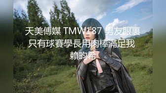 两老哥KTV点了两个妹子一人一个揉捏奶子唱唱歌沙发上同时开操