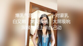 笑眯眯大奶颜值女神小露逼逼，吊带裙掏出奶子揉捏