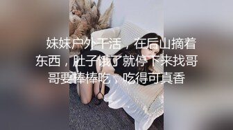 性感粉色长裙少妇啪啪，穿上连体开档丝袜舔弄口交抽插猛操