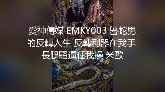 冒死趴墙偷窥房东的女儿洗澡被她家的狗发现了一直叫