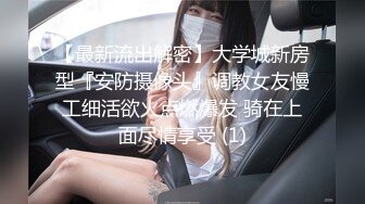 服装店男老板与风韵犹存少妇员工收款台里偸偸打炮内射 崛起翘臀后入