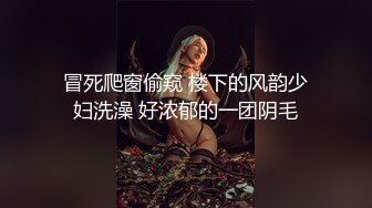 偷拍美女尿尿被发现 裤子都不提 就拿包打我 太凶了跑吧