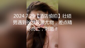 风骚小少妇露脸深夜直播诱惑狼友，伺候小哥的大鸡巴，揉奶玩逼被大哥掰开骚穴给狼友看特写