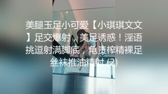  绿帽老公带着漂亮老婆参加淫乱的3P派对完美露脸