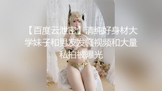 【自制字幕】身穿黑色外套的肉嫩妹子沙发上互摸亲吻，抬腿抽插猛操