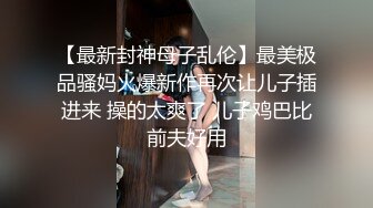 风骚的人妻美少妇露脸跟大哥激情啪啪，享受大哥18CM大鸡巴的无套爆草抽插，多体位蹂躏直接内射好骚啊