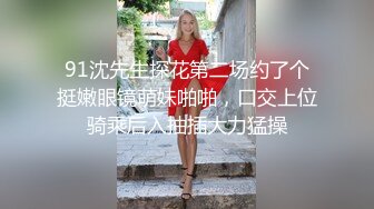 新来的美女模特全程露脸深夜撩骚互动狼友，揉奶玩逼勾搭大哥，让大哥抠逼揉奶，各种抽插爆草