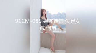 【新片速遞】  调教老婆 你逼痒不痒 好想两根 来把逼打开 看看水多不多 边操边振动棒紫薇 身子都颤抖 真淫荡