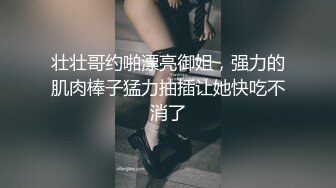 闯入系列！胆大的小伙露着鸡巴拍妹子尿尿，边拍边撸