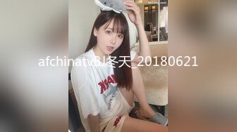 风骚美女同事的情趣内衣 突出两只大奶