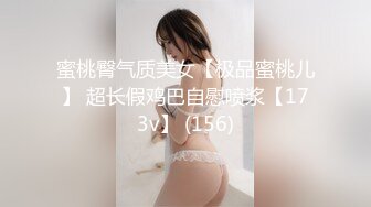   棕色头发俄罗斯风情妹子，被卷发小哥哥无情后入啪啪胸大屁股翘，操着真爽，极美粉鲍鱼