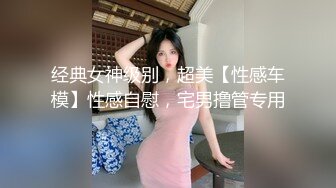 样子闷骚的华裔脸孔眼镜大学生美女在床上上网被大洋屌男友要求吃屌