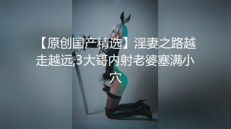 主题酒店情趣红色圆床偷拍换妻QQ群群主和狼友一块3P人妻少妇