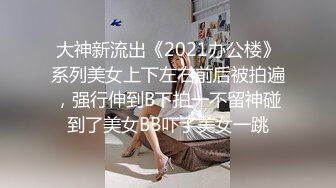 小伙子惊呆了，搞了这么多女人，这黑丝美腿小美女是做爱最投入的