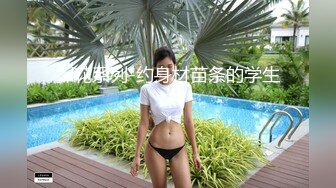 170CM眼镜美妞大战头套男，超细美腿吊带肉丝，毛毛浓密假屌伺候，扶着JB挺入抽送，应观众要求换上黑丝，双腿肩上扛激情爆操