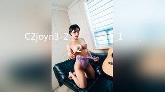 热门餐厅偷拍穿着绿裙子的美女 不知何事高兴的直跺脚