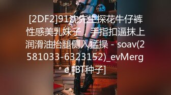  剧情演绎粉穴美女晚上叫男技师上门按摩，推奶有感觉要求做一做，脱掉丁字裤舔逼