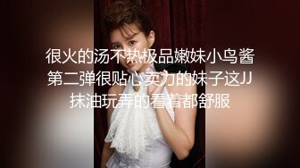 2300元网约文静美腿漂亮小姐姐，胸有点平拔下内裤揉穴，超近特写深喉，腰细美臀骑乘插入，后入啪啪使劲猛操