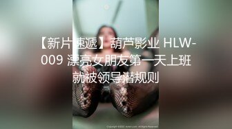 对穿着宽松T恤的短裙御姐无法抵挡，年轻嫩嫩肉体