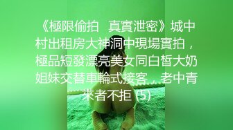 清纯学生妹！制服扎着双马尾！年龄不大挺会玩，双指猛扣，表情很享受，搞得小穴很湿