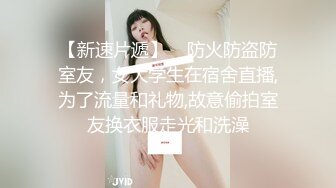 史上最淡定的厕拍作品 被发现了还与美女对峙许久