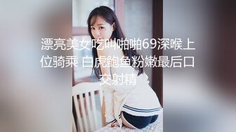  渣女来袭高颜值女神情趣装诱惑，露脸跟大哥户外车震啪啪，站着尿尿深喉大鸡巴让大哥车上车下爆草