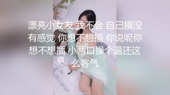 颜值不错的骚学妹让小哥在镜头前玩弄，揉奶抠逼深喉大鸡巴，让小哥草的神魂颠倒，抱在怀里玩弄骚穴真刺激