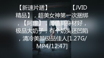 利用鸡儿直捅喉咙的优势，卖力吃鸡，推车，后入，表现的越来越顺从，男子用力猛肏精彩刺激