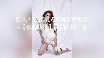  满背纹身萌萌哒双马尾美妞，无聊和炮友来一炮，特写深喉吸吮很卖力，主动上位骑乘，扶着屁股一顿猛操