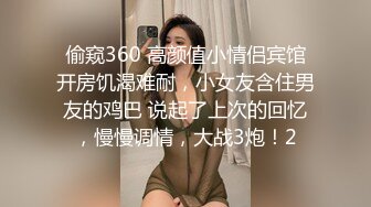 漂亮制服美女3P 身材娇小 同时伺候三根肉棒 嘴叼逼插 被无套输出 非常享受舒坦