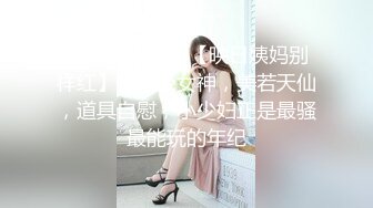 马尾白衣性感妹子，脱光光沙发调情口交舔弄，抽插猛操再到床上干特写