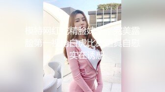 点了两个美女4P淫乱大战 撩衣服摸摸奶 一人一个同时进行后入骑乘猛操