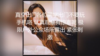 漂亮女友晚上下了班回家冲凉出来，男友在拍摄，’为啥你把内裤都脱了‘，’这样你吃的时候就方便了‘，’滚，能不能好好说话了‘！