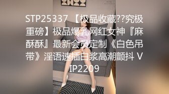 潜入学校女厕近距离偷拍美女老师粉嫩的鲍鱼