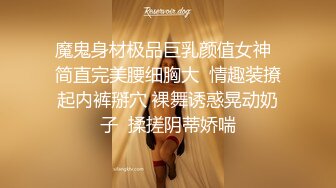 淫荡反差小女仆极品美少女穿上可爱女仆装服务金主爸爸振动棒紫薇爽的尿屁不停娇小身材被爸爸抓紧双手后入