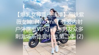 小哥的无毛逼骚母狗女友，臣服在大鸡巴的淫威之下，口交大鸡巴给小哥舔乳头，无套抽插爆草浪叫不断完美露脸