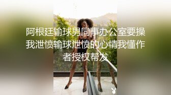 精品厕拍福建泉州某商场女厕偷拍 没流出过部分牛仔裙少妇拉着门把不断有人想闯入尿尿