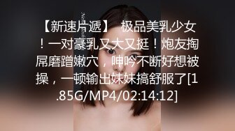 【换妻极品探花】单男粉丝赴约舔脚舌吻啪啪，绿帽老公一旁拿手机记录，精彩香艳必看