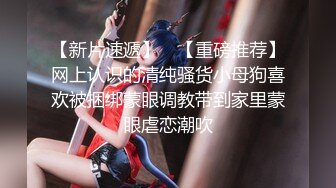 黑客破解家庭网络摄像头偷拍爱美的时尚宝妈每天出门之前都要对着镜子打扮一番，奶子貌似整出来的