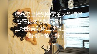 卖盆栽的老板娘 一弯腰胸前两颗奶头就探出头来 让顾客舍不得走